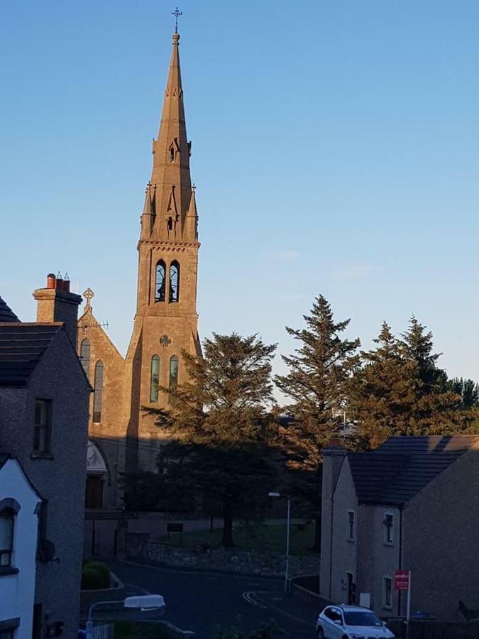 Vila Spire View Townhouse Ballycastle Exteriér fotografie