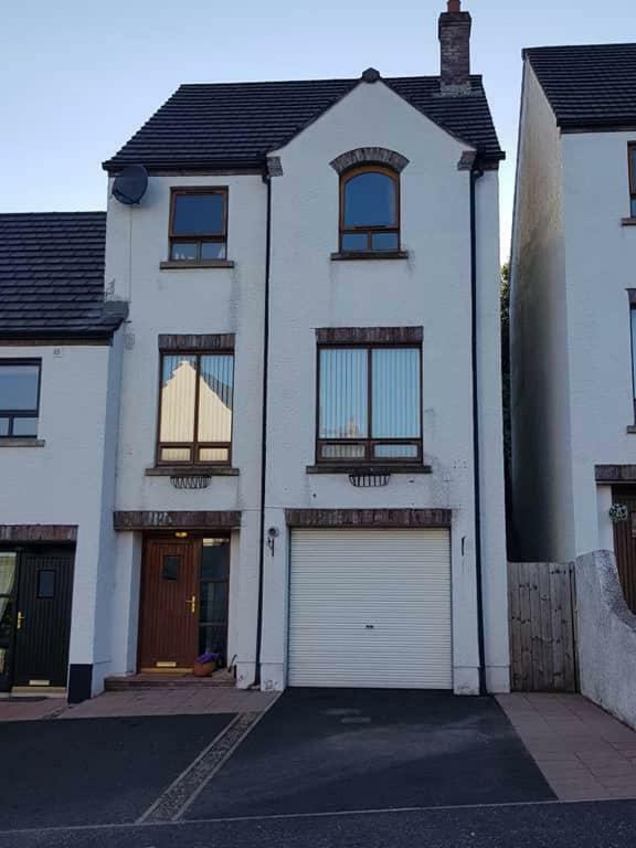 Vila Spire View Townhouse Ballycastle Exteriér fotografie